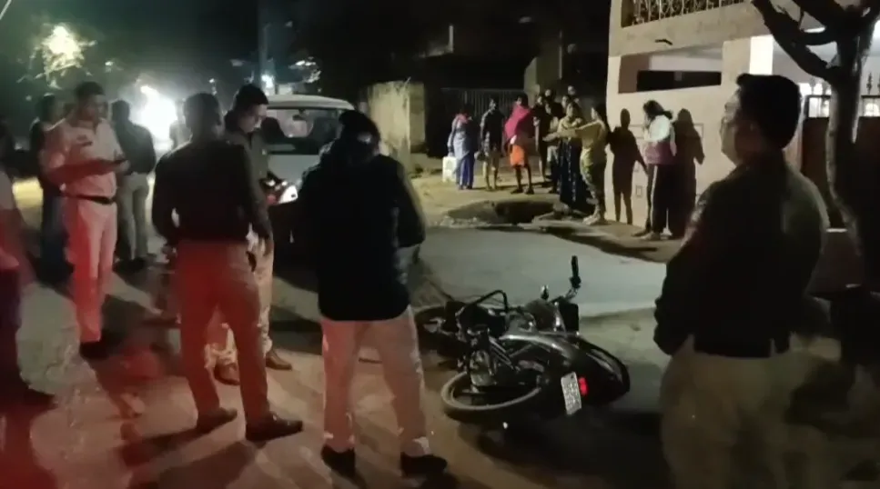 बिलासपुर शहर में दिनदहाड़े लूट की बड़ी वारदात सामने आई है। सरकंडा थाना क्षेत्र में स्थित महालक्ष्मी ज्वेलर्स के संचालक स