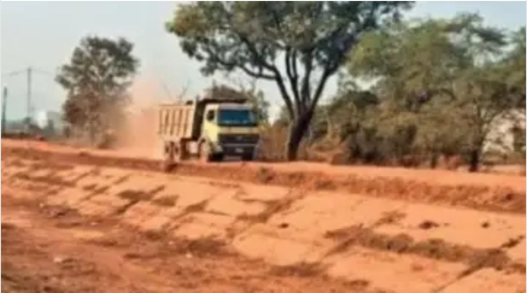ग्रामीणों ने थाना, खनिज विभाग और जिला प्रशासन में लिखित शिकायत दी है। इसके बावजूद अब तक ठोस कार्रवाई नहीं होने से नाराजग