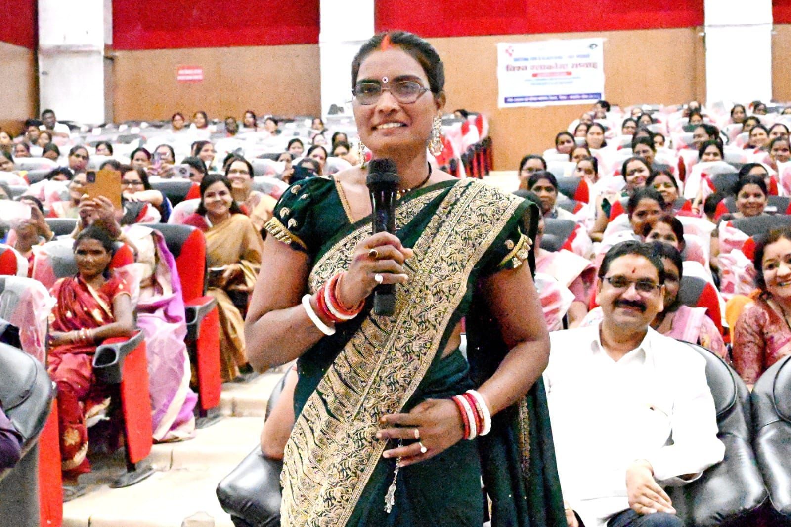 महतारी वंदन योजना के पैसों से श्रीमती सरस्वती केंवट ने बढ़ाया अपना होटल व्यवसाय, हर माह 10–15 हजार की आमदनी*