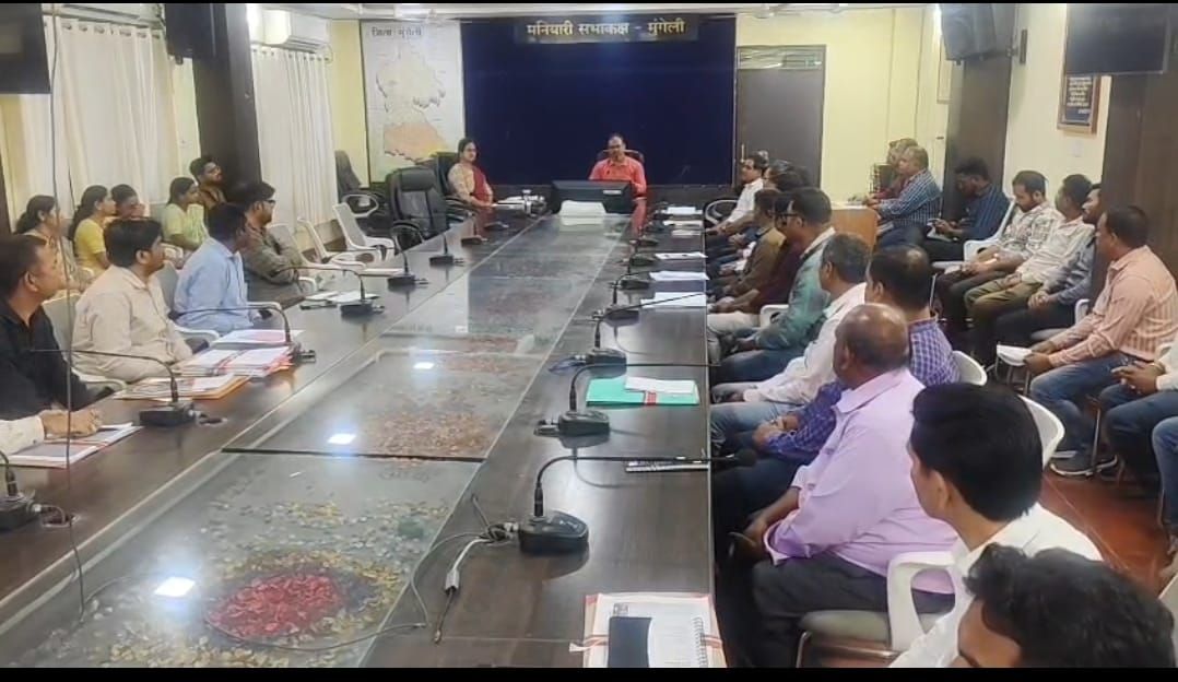 कलेक्टर ने गैस एजेंसी और पेट्रोल पंप संचालकों की ली बैठक, आपूर्ति व्यवस्था की समीक्षा की