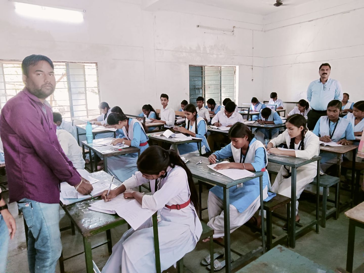  जिले में संचालित हाई स्कूल सर्टिफिकेट परीक्षा वर्ष 2026 हेतु आज कक्षा 10वीं विषय इन्फॉर्मेशन टेक्नोलॉजी, हेल्थ केयर, आर