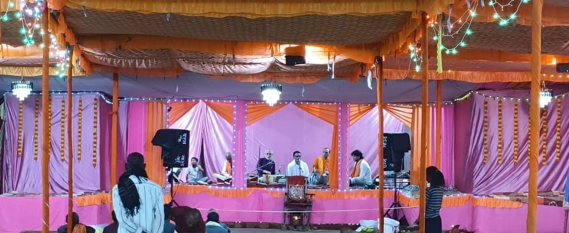 दुल्लापुर बाजार में नवधा रामायण पाठ का 27 वाँ वर्ष भव्य आयोजन, उमड़ी श्रद्धालुओं की भारी भीड़ 