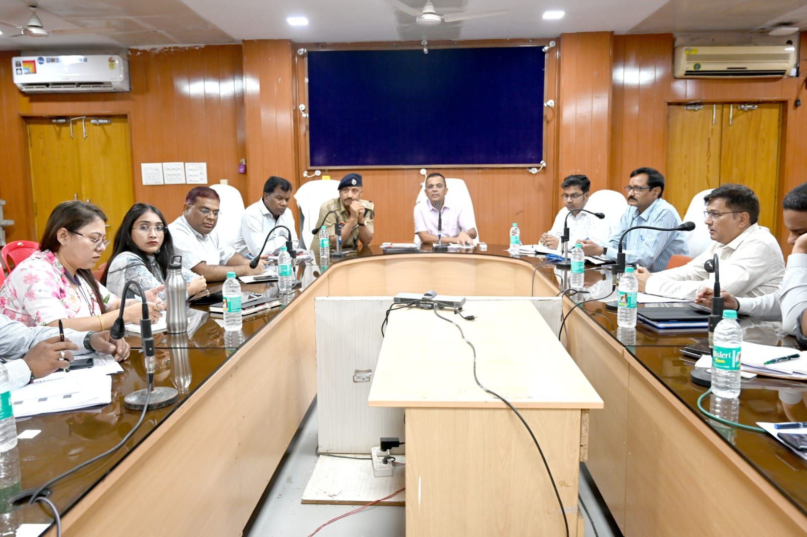 कलेक्टर श्री महोबे ने बाल विवाह रोकने जनप्रतिनिधियों, सामाजिक कार्यकर्ताओं, स्वयंसेवी संस्थाओं और आमजनों से की अपील