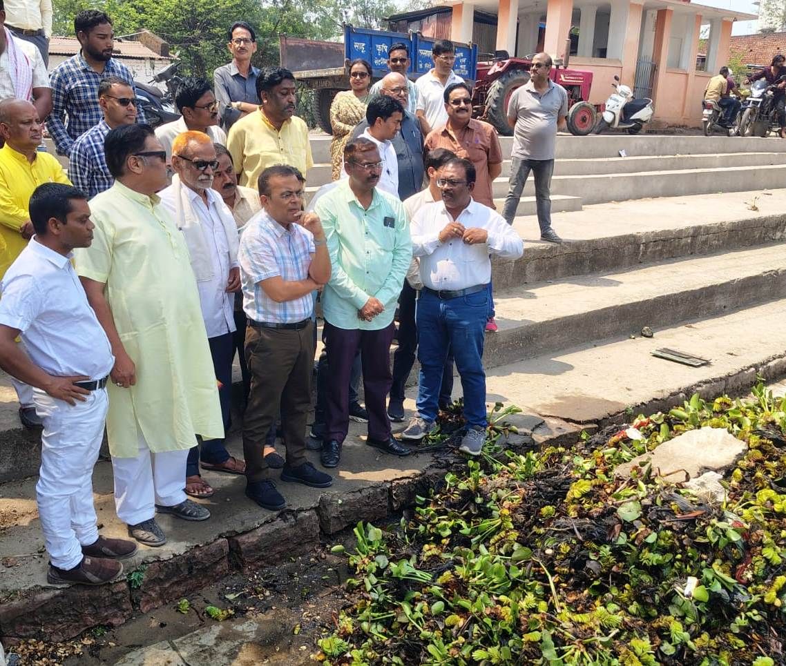 कलेक्टर श्री जन्मेजय महोबे के निर्देशन में रामबांधा तालाब की सफाई अभियान प्रारंभ